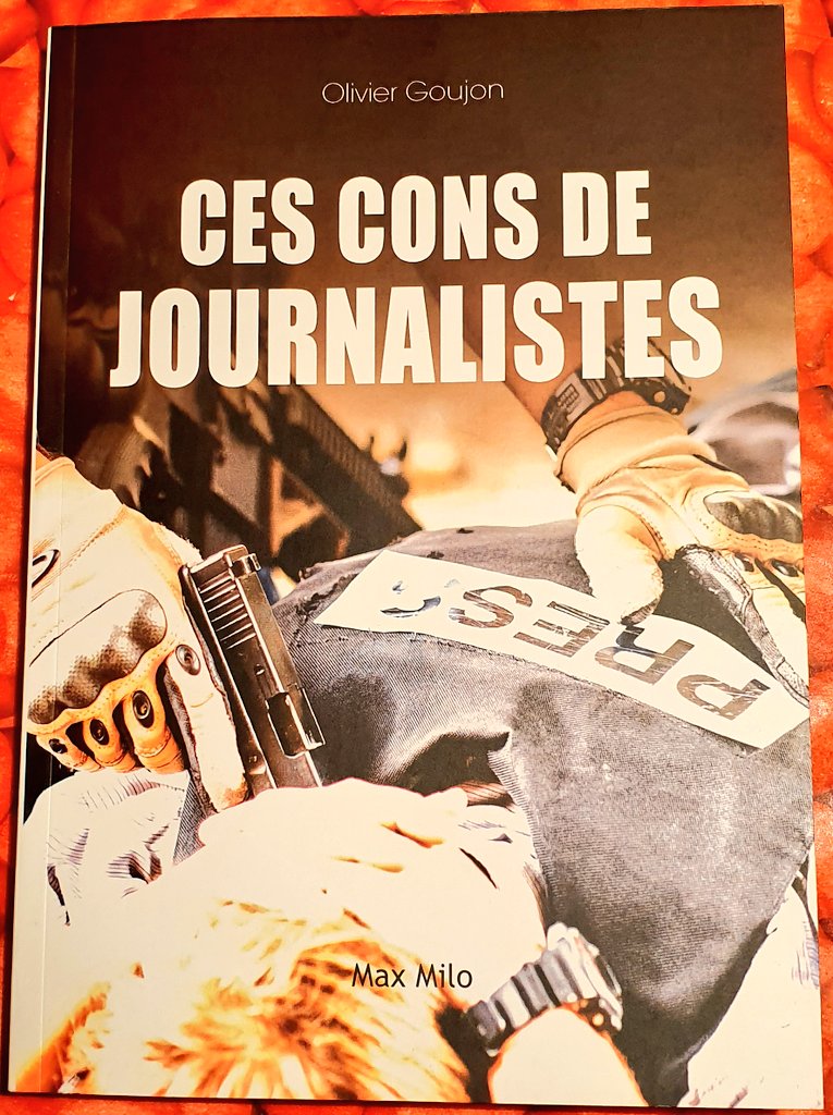 K_L_C_Politique's tweet photo. Rencontre avec @OlivierMilan pour son livre "Ces cons de journalistes"

Une enquête sur la situation de la Presse en France.

Un échange qui déconstruit nos préjugés et éclaire sur les difficiles conditions du métier de journaliste.

Animé par @LaureGirard chez @LibrairieThuard https://t.co/Tl274vClrL