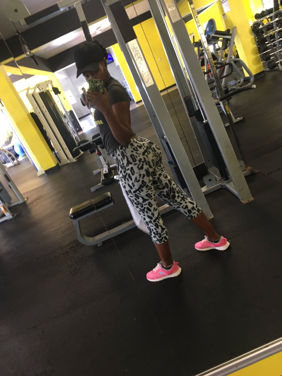 IshertaM's tweet photo. #FitnessLab #SVG #GymLyfe https://t.co/ngiHbXZmqo