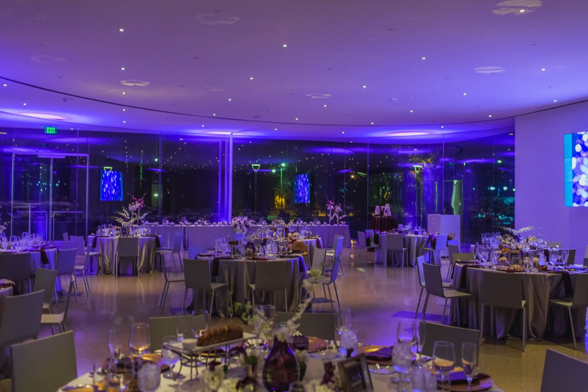 ToledoMuseum's tweet photo. Impress your guests with a wedding they'll never forget and create a #TMAmoment that will last a lifetime. π
Start planning your big day at the Museum: https://t.co/3FsVZzUTIJ
πΈ: Swatch Studios and Mary Wyar Photography https://t.co/eBi4QNdZo0