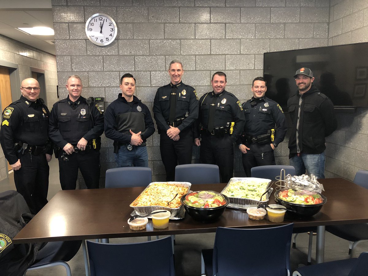 CrispWalpole's tweet photo. We hope you enjoyed the food!  #WalpolePD #CRISPWalpole #walpolepolice #walpolepolicedepartment #walpole @WalpoleChief https://t.co/TtzPE5qdzj