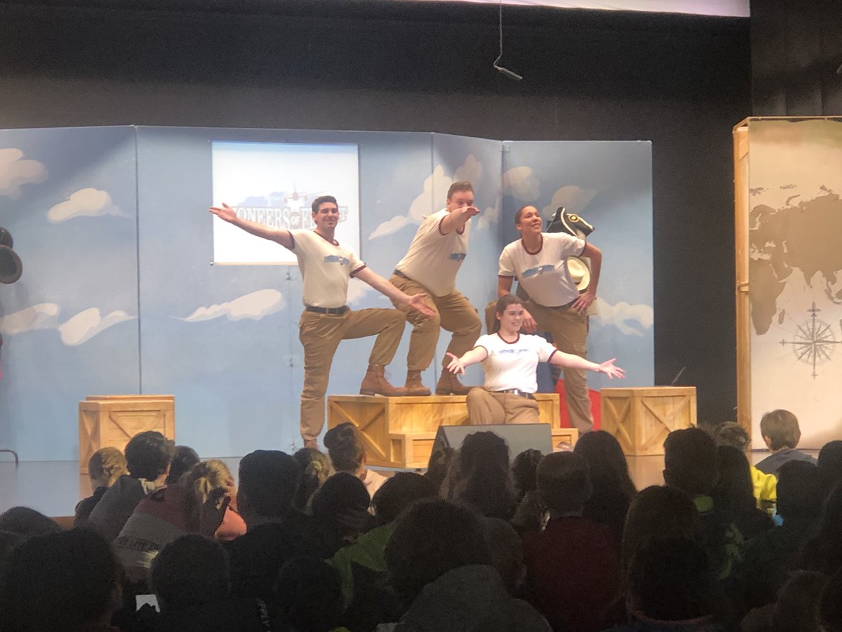 LES students enjoyed the Pittsburgh CLO presentation, “Pioneers in Flight”. Thank you to Rogers-McFeely Foundation and the LES PTO for bringing us cultural programs. #LES #CLOPittsburgh @CLOPittsburgh