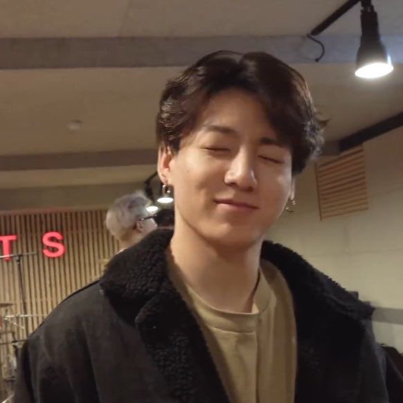 kooklq's tweet photo. fluffly haired boyfriend material https://t.co/gwYgl8baqF