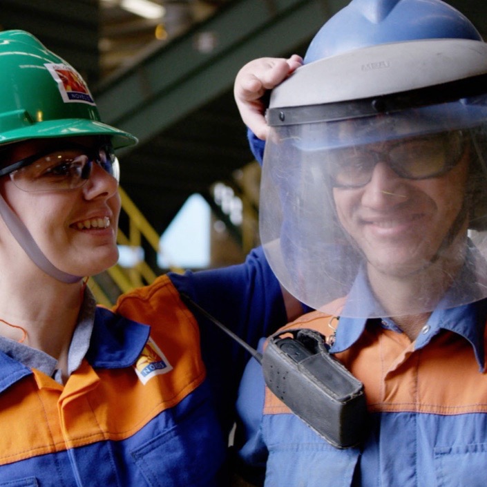 NSierre's tweet photo. Im Novelis Team steht Sicherheit und Fürsorge an erster Stelle. Wir halten zusammen, gehen durch dick und dünn.
•
#novelissierre #novelisaluminium #notjustaluminium #wallis  #valaiswallis #siders #switzerland #sustainability #plastikfrei #equipe #team #proudtobenovelis #novelis https://t.co/RjjgHcfbdd