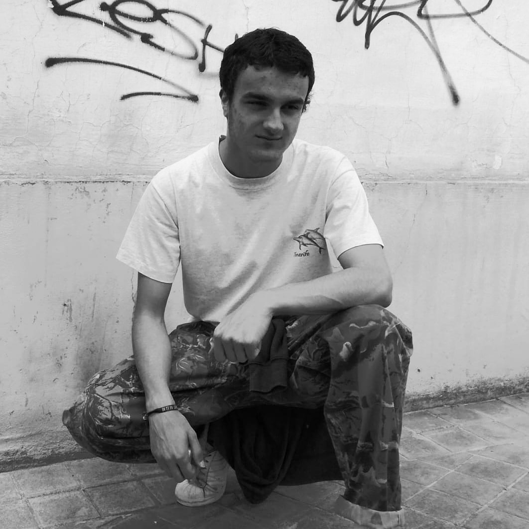 Tu corazón es una obra de arte para entendidos del amor incondicional, tu alma desprende notas musicales que solo los dioses del Olimpo escuchan, tu cuerpo es un volcán en erupción; la tierra te llama por tu nombre ;yo te ofrezco el palacio donde pernoctar y curar tus heridas.