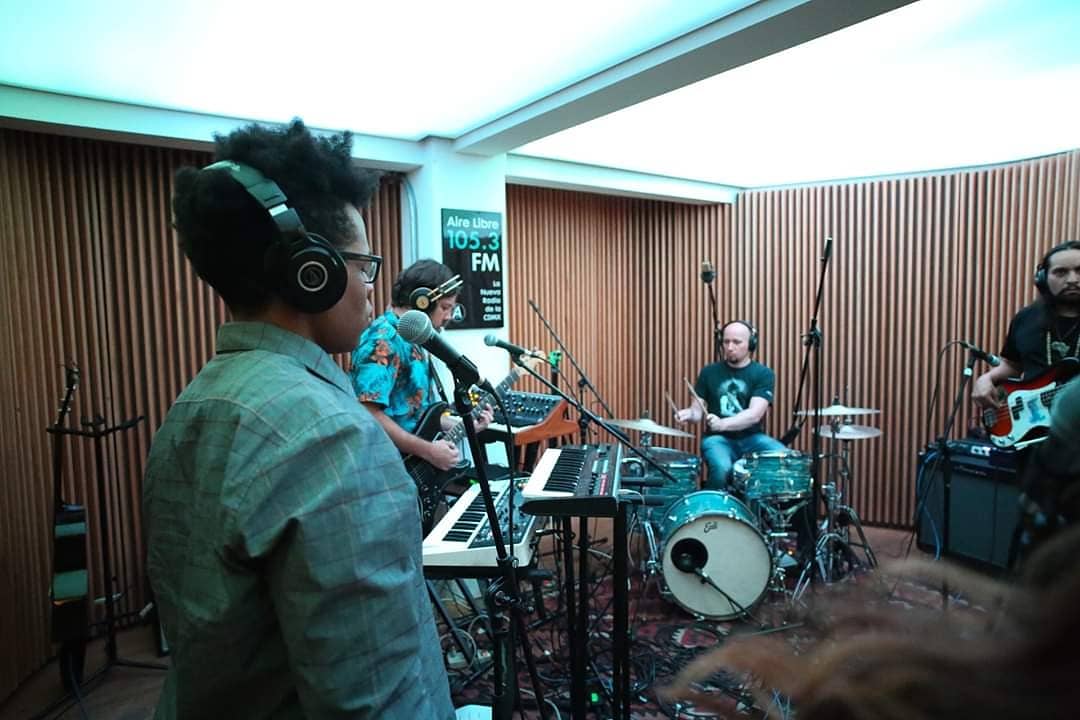 airelibre_fm's tweet photo. Esto fue @SwingAtoms en vivo desde las #SesionesAL en la #HoraLibre con @bruno_moya y @mirandacerflo. Sigan en sintonía del 105.3FM #LaRadioDeLaCDMX https://t.co/Tnuh4Cuxjh