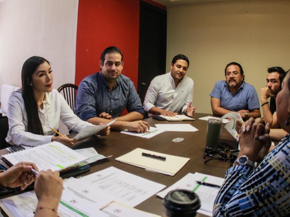 CandyAyuso's tweet photo. El trabajo en equipo es la fortaleza de nuestro partido. Revisamos las estrategias para tener una mayor presencia en los municipios y seguir siendo la opción política de Quintana Roo. #FuertesYUnidos https://t.co/fcBXOuDLa1