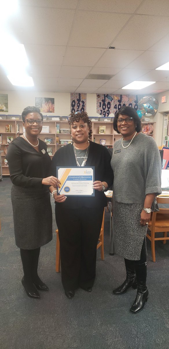 McCroreyListon's tweet photo. AVID Program Managers presented @McCroreyListon with a Certificate of Appreciation for hosting its first AVID Showcase. #greatjobeagles @BellPrincipal #MLSTAVID @Smartin_AVID https://t.co/Nk8mV0JzKk