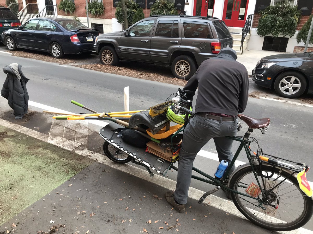 bcgp's tweet photo. Some more photos from today’s bike lane cleanup on Pine Street! Thanks again to everyone who came out to help: Perry, Craig, Dave, Scott, John, Andrew, Leonard, Randy. #cleanPHL #BikePHL https://t.co/1jOQPcs3Cd