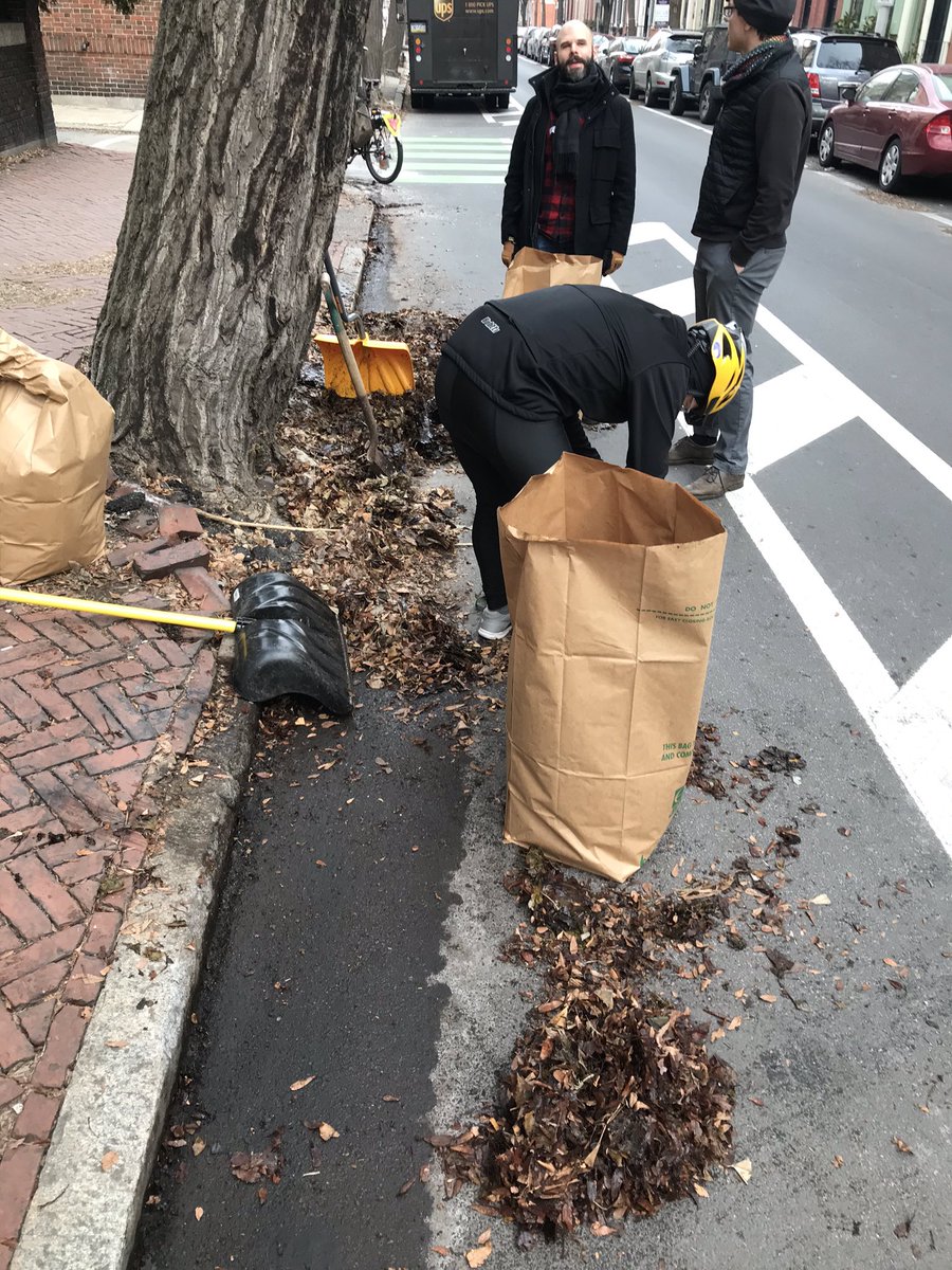 bcgp's tweet photo. Some more photos from today’s bike lane cleanup on Pine Street! Thanks again to everyone who came out to help: Perry, Craig, Dave, Scott, John, Andrew, Leonard, Randy. #cleanPHL #BikePHL https://t.co/1jOQPcs3Cd