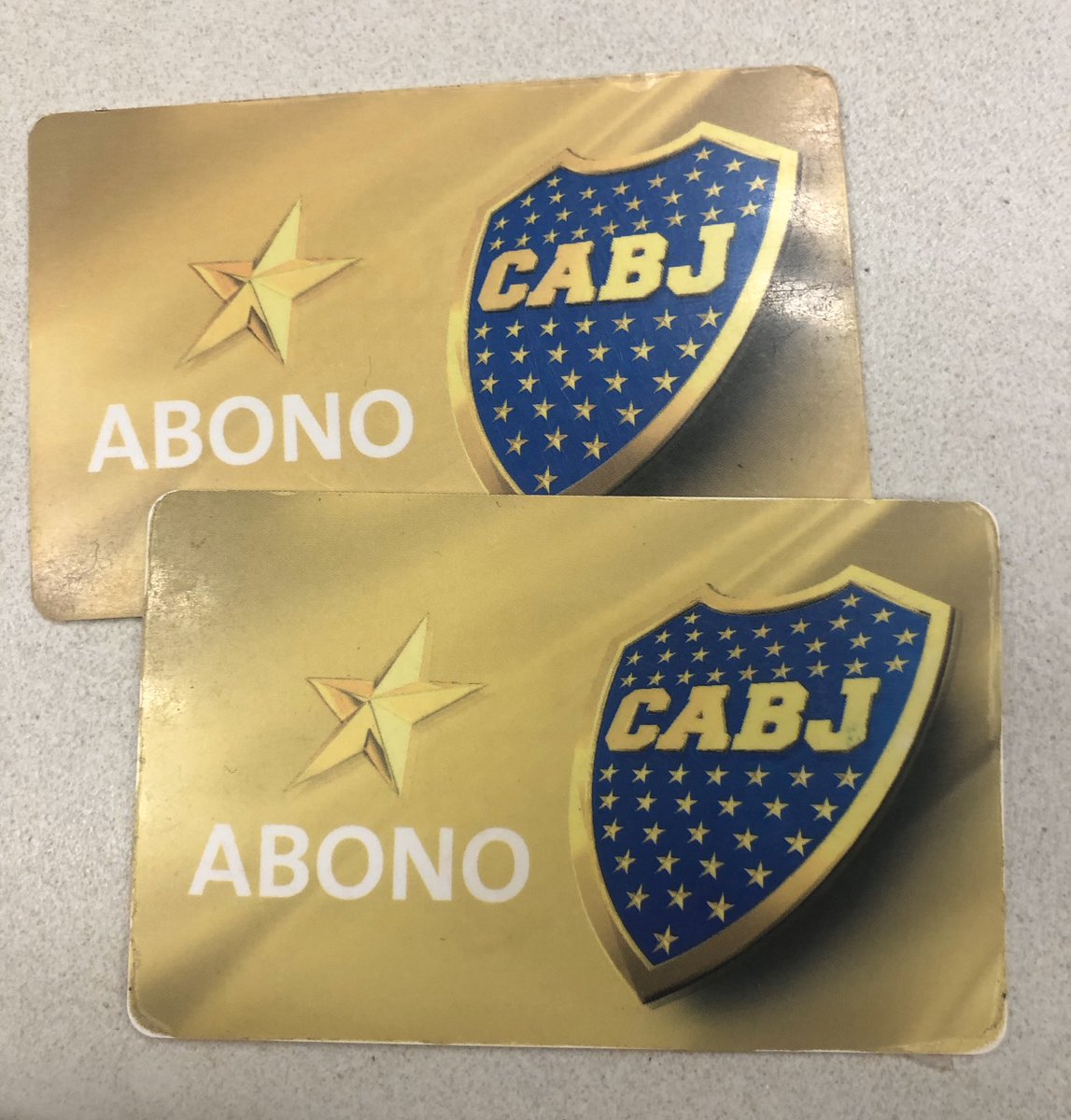 Bueno, vamos...

Dejé afuera a mi hermano así que 

SE VAN LAS DOS PLATEAS SI LLEGAMOS A 1000 RT (obviamente entre mis seguidores)

Pónganse las pilas así llega a más gente (no prometo hacerlo siempre, pero sí siempre que pueda)

POR MÁS BOSTEROS EN LA BOMBONERA