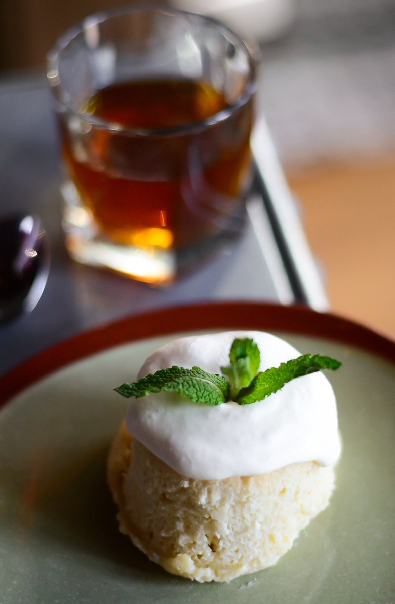 come get your dessert on! #treslechescake is back 🙌🏼🧁
