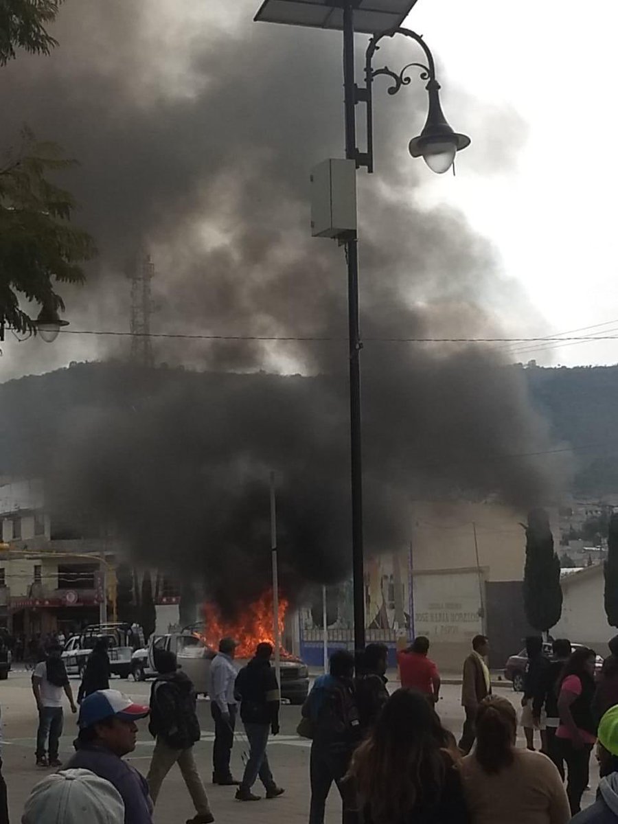 albertogil14's tweet photo. Crecí en un Amozoc de paz, de tradiciones, de artesanos, de respeto y de orden. Éste es hoy el Amozoc que Morena nos ha dejado, hoy somos uno de los municipios más inseguros del país y EL PUEBLO YA SE CANSÓ 🔥 

#Puebla #Amozoc #FueraMarioDeLaRosa #FueraMorena https://t.co/UDjGFlMxwd