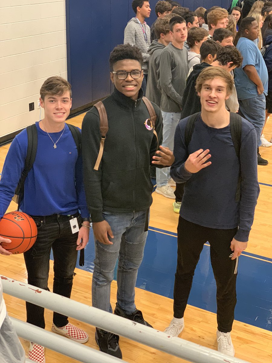 🦅 Congratulations to our Teacher of the Year- Crystal Bare! Way to go to our 🏀 3-Point Champions! #EveryChildEveryDay <a href="/EatonEagleHoops/">Eaton Eagle Hoops</a>