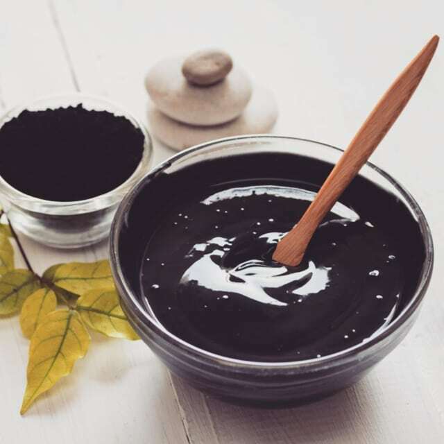 Nells_Naturals's tweet photo. The brand new Charcoal + Tea Tree Gel Mask was formulated to help you achieve a beautifully clean and clear complexion. Detoxifying activated charcoal is paired with purifying Tea Tree extract, as well as the moisturizing and antibacterial benefits of Ho… https://t.co/nqDnp5d0B8 https://t.co/er4F1Vep0o