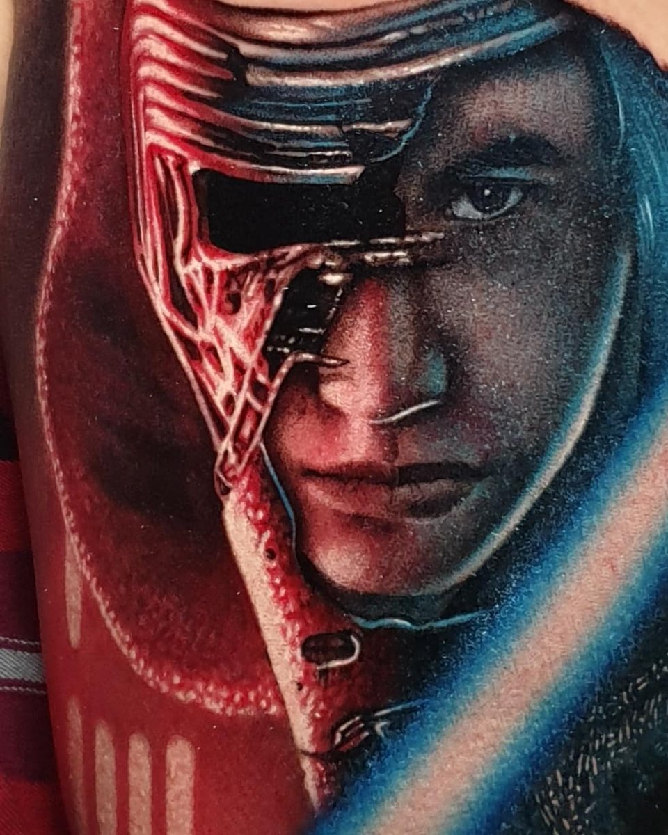 Adamdriverespa1's tweet photo. Por fin puedo decir que Kylo/Ben es parte de mí, pero literalmente. Está sin terminar pero cómo amo mi brazo!

Not finished yet but now Kylo/Ben is, literally, a part of me and I really love my arm!
🖤❤💙

Admin: Melissa 
#kylorentattoo #bensolotattoo https://t.co/u5nhYahePP