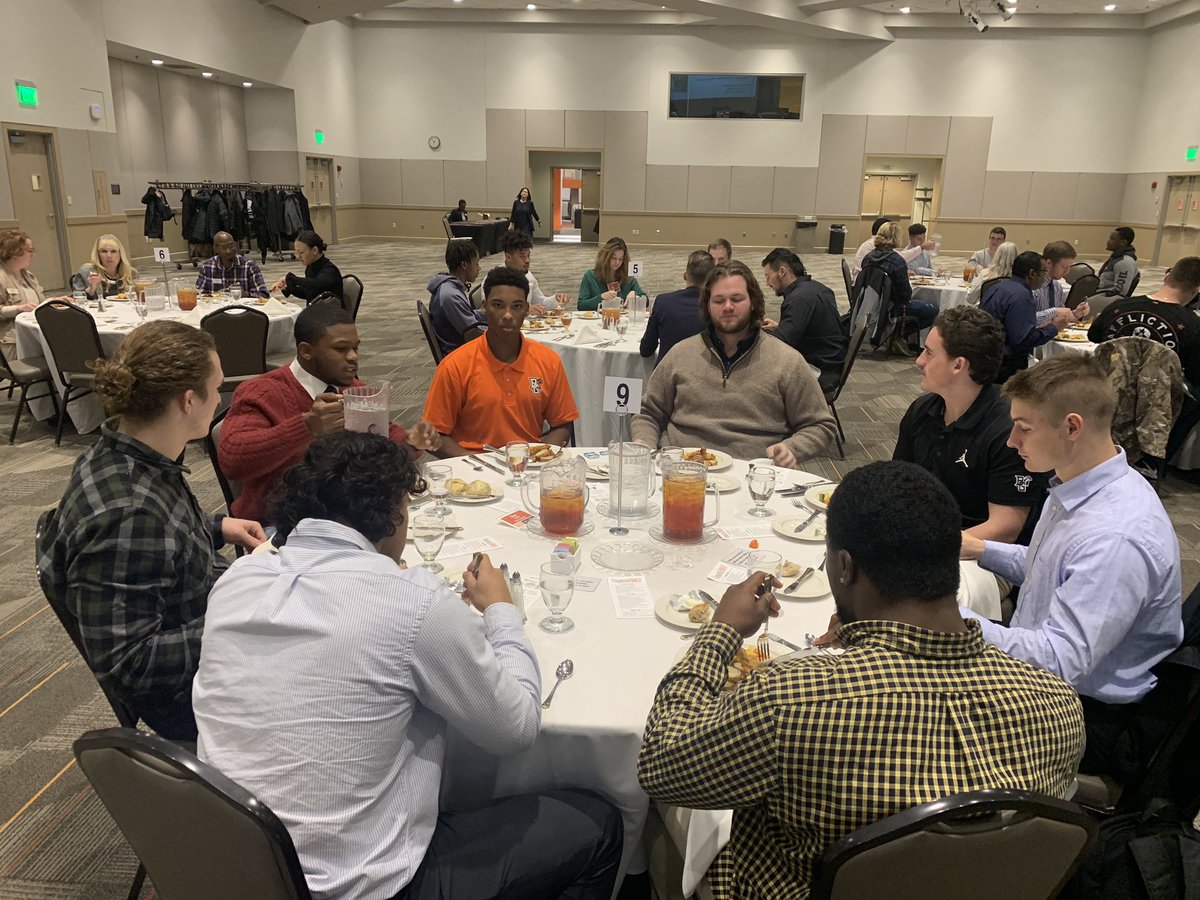 KeonTarget's tweet photo. Had an amazing time at the Readiness Bootcamp at BGSU!! 📔

Really awesome to see so many Student Athletes excited to learn about networking and proper etiquette. 🍽🎯
 @jamaal_edwards @Dewayman @TargetCher 
#Target
#WorkSomewhereYouLove https://t.co/a963kOfEu9