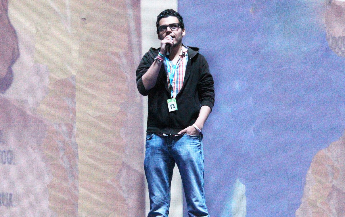 rootrujo's tweet photo. Encontré una foto que me tomaron en #CPMX5 el primero realizado en GDL y traigo la camisa de la suerte que ya murió. https://t.co/gysn301j4b
