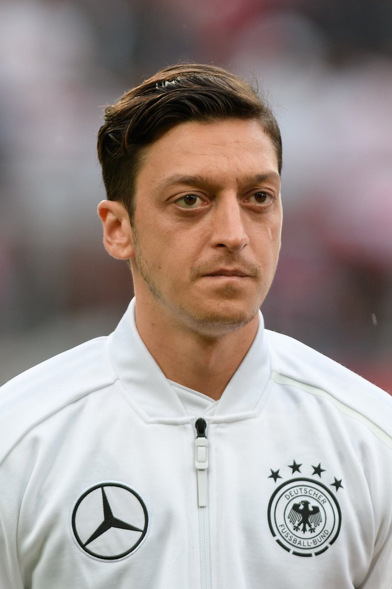 Uzivatel Vuan Jissio Na Twitteru Amigo Es La Combinacion De Sergio Massa Mesut Ozil Y Enzo Ferrari