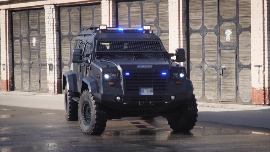 IAG_US's tweet photo. Another international #lawenforcement agency takes delivery of a fleet of #IAG #Guardian Armored Personnel Carriers (APCS). #interarmored #GuardianAPC #Sentinel #SentinelTRV #SentinelARV #tacticalvehicles #tacticalarmor #specialoperations #specops #SWAT #tacticalunits #police https://t.co/L4EKMwDYEX