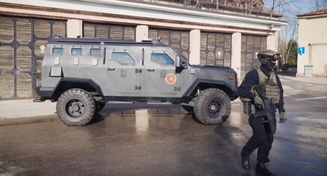 IAG_US's tweet photo. Another international #lawenforcement agency takes delivery of a fleet of #IAG #Guardian Armored Personnel Carriers (APCS). #interarmored #GuardianAPC #Sentinel #SentinelTRV #SentinelARV #tacticalvehicles #tacticalarmor #specialoperations #specops #SWAT #tacticalunits #police https://t.co/L4EKMwDYEX