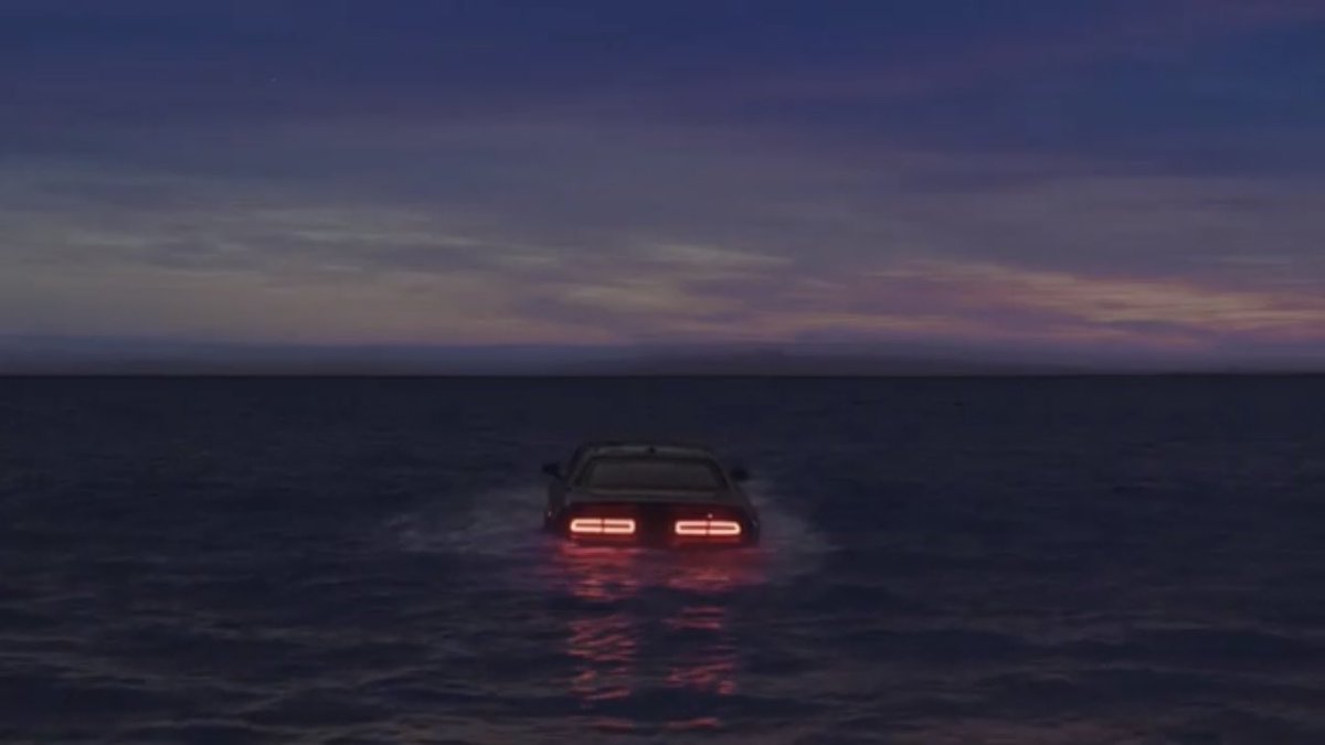 Takimoto Everything I Wanted のためビリー アイリッシュ が監督した最新mvが公開 夜明けの街で車を飛ばすビリーと兄フィネアス 道を外れた車をビリーはアクセルを踏み込み海に沈めます 暗い海へと沈む車内で手を握り合う 21世紀のカーペンターズ Takimoto Everything I Wanted のためビリー アイリッシュ が監督した最新mvが公開 夜明けの街で車を飛ばすビリーと兄フィネアス 道を外れた車をビリーはアクセルを踏み込み海に沈めます 暗い海へと沈む車内で手を握り合う 21世紀のカーペンターズ