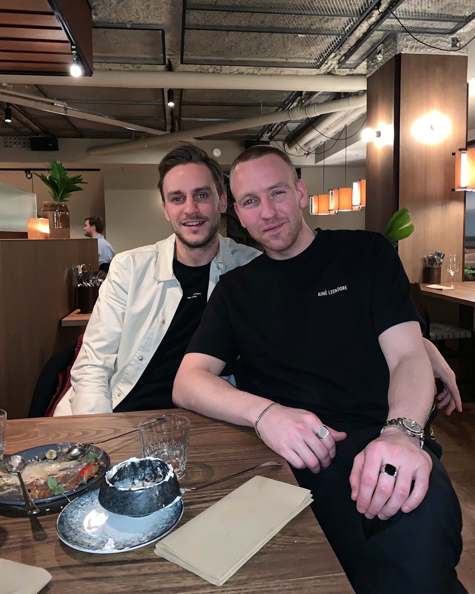 Tveir retired sælkerabræður að ræða málin yfir dessert í höfuðstað Svíþjóðar 🇸🇪