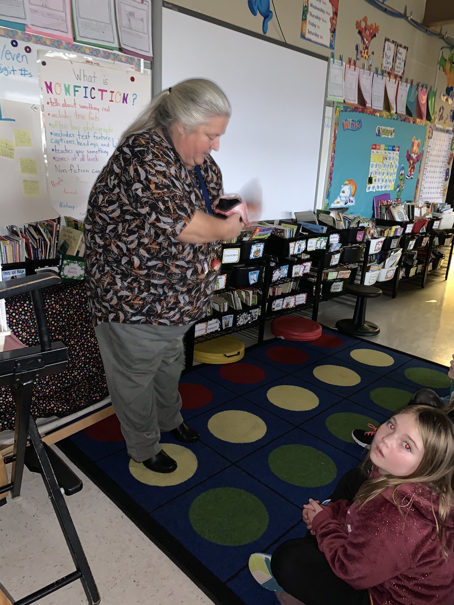 @SouthNeosho <a href="/dokeandrea/">Andrea Doke</a> @amycrane82 Learning all about sugar gliders and pollination.