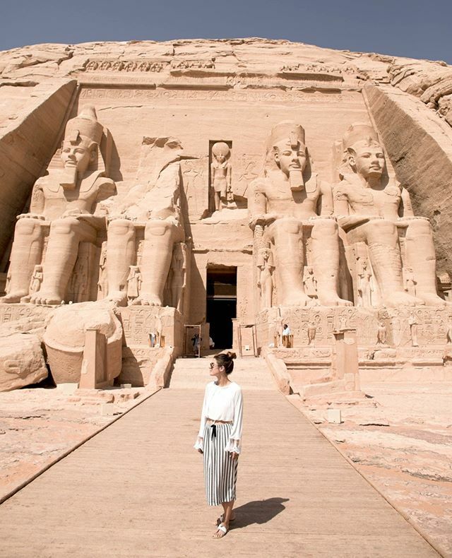 The Great Temple of Abu Simbel features four giant statues of Ramses II. 📸<a href="/shaylyn/">Shaylyn</a>.marie #egypt #amazingegypt #engagingtravel #traveldeeper ift.tt/38KpY2v