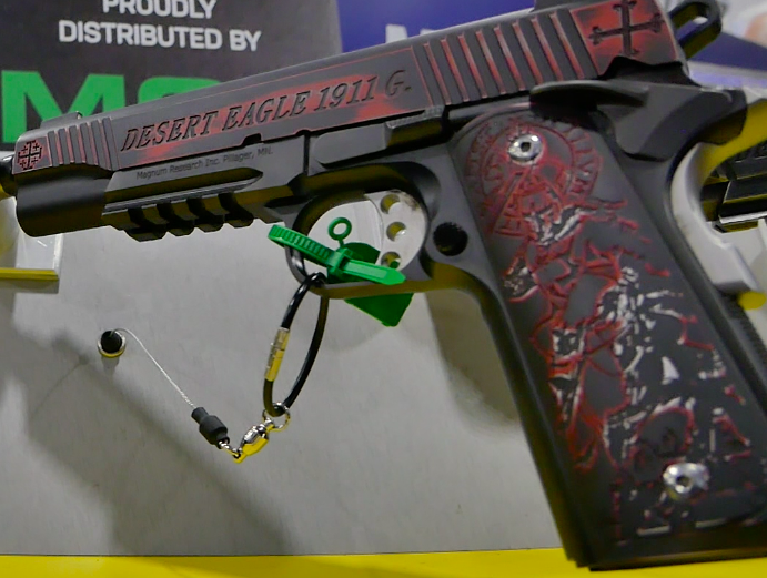 Silah_Report's tweet photo. As we were! This is the Crusader-themed 1911 made by Bul in Israel, marketed and sold in the US by Magnum Research. The other 1911 we posted was indeed their Viking-themed one, also made by Bul Armory. #SHOT2020 https://t.co/TyyouFiHct