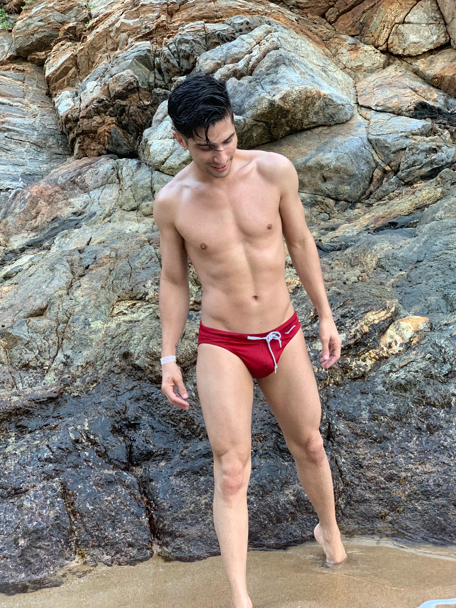 Luis Rivas on X: ¿1 o 2? t.co1QHbwTxKIp  X