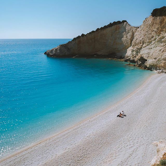worlds50hotels's tweet photo. A private beach for two 🌊 .
Tag who you want to sit next to 👇🏻
.
Follow @worlds50hotels to find out what hotels are the World’s 50 Most Idyllic Hotels. Complete list coming soon!
#follow #worlds50hotels #besthotels #worldsbest #findhotels #dreamvacat… https://t.co/aXTD4RPvrb https://t.co/QufeAuHJ5f