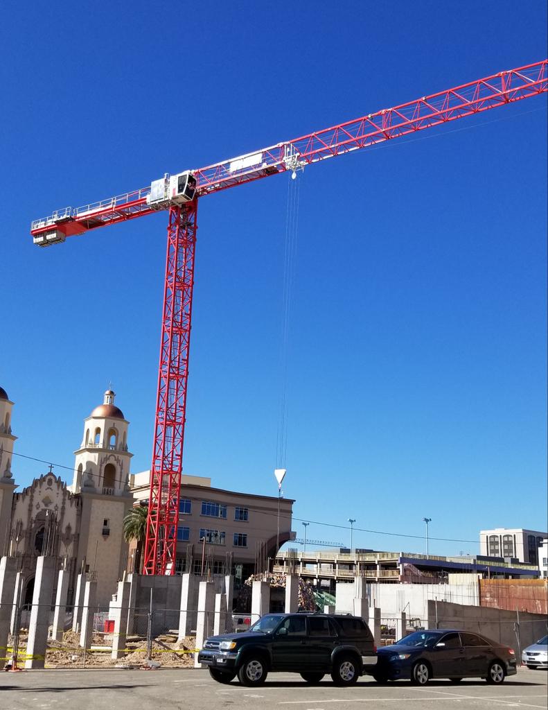 cityoftucson's tweet photo. A gorgeous day in the City of Tucson. Things are looking up! #progress #business #economicdevelopment https://t.co/QfQHr5hRxb