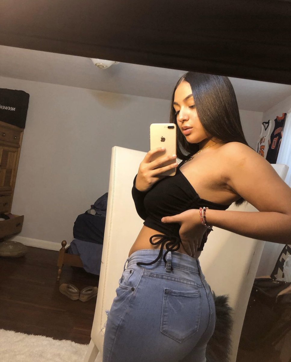 samaraa_xx's tweet photo. missed mee ? 🤪 https://t.co/iI3jrpFABP
