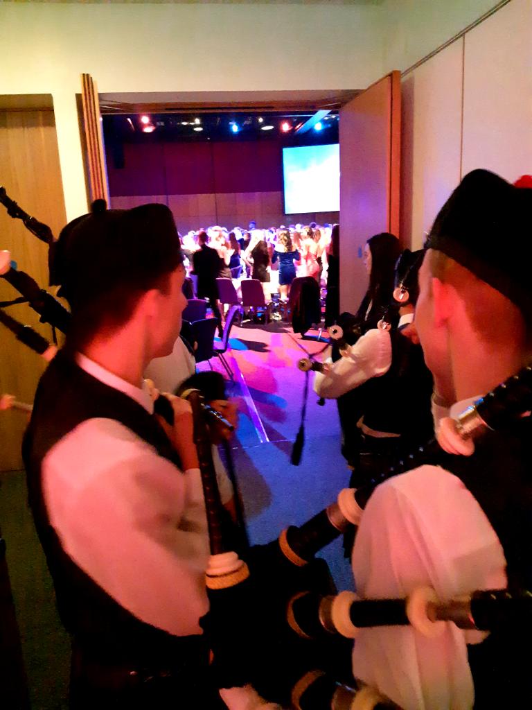 djbecosse's tweet photo. So proud of these @StrathallanSch @strathpipeband young people showing great leadership #Archie organisation, adaptability, #Resilience & #SkillInPerformance @EdinburghUni @UoESportsunion #Ball2020 tonight @BSAboarding @SCISschools @craigmuirhead #StrathCommunity @Strathallians https://t.co/F7j0Vh4wZ2