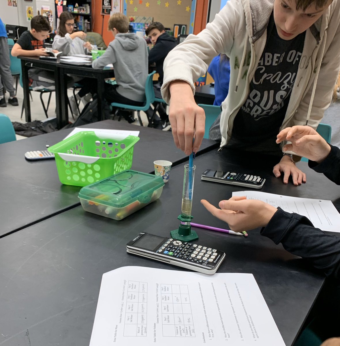 ErinNeylon2's tweet photo. 8th grade science students exploring different ways to measure volume and calculating percent change through osmosis. #gummybearlab #proudtobeamustang @DrDylanSmith https://t.co/EGB0rI1Qlo