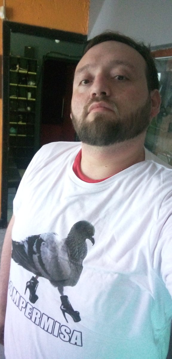 Panchonteabraza's tweet photo. Moda no binaria, les gusta mi playera https://t.co/dlvaBYLWM5