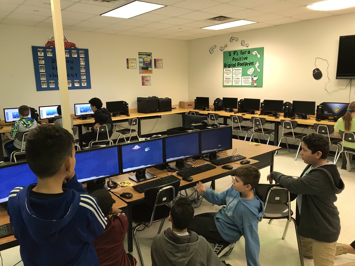 hhh_ComputerLab's tweet image. Stop Motion Animation movies are in the edit phase. Students are solving and fixing problems. #HHHeroes #RCISDJOY