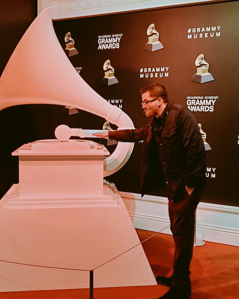 Arash06's tweet photo. That's the type of Grammy I'm longing for. Larger than life....but couldn't mix the track
#grammyfail lol #musicislife 
Had to include that history though

@GRAMMYMuseum #dtla #lalife 
#gramaphone from the gilded age? https://t.co/4irXpDrjMl