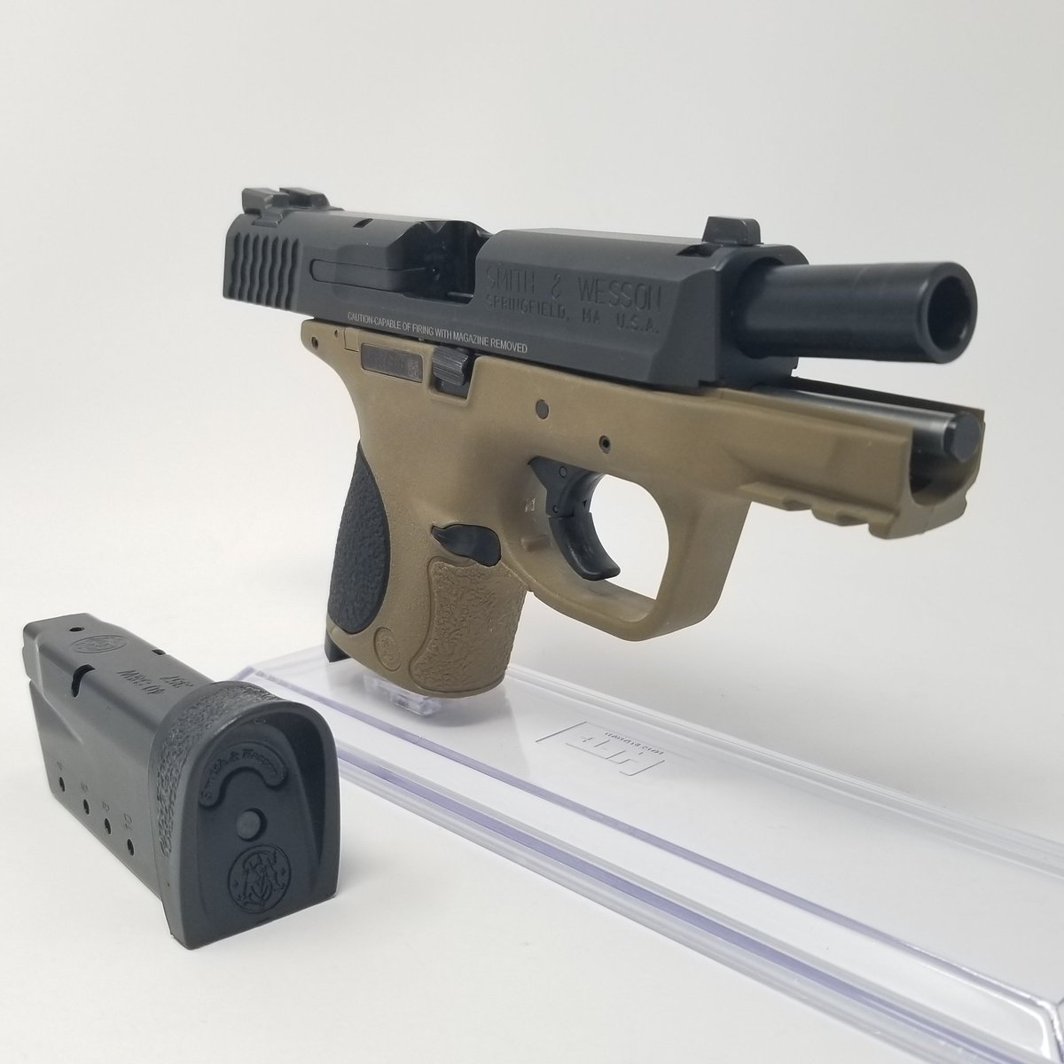 TopGunPawn's tweet photo. Durable and comfortable, it's capable of handling as many rounds as you are. Engineered with an attention to detail and superior ergonomics; high-strength polymer frame reinforced with a rigid stainless steel chassis. #SmithandWesson #mp40c #flatdarkearth
β’
($419.99) ππ https://t.co/3cAUX7fwJV