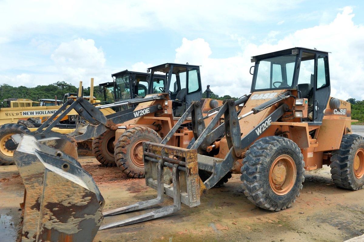 DefesaGovBr's tweet image. Em 2020, o #ProgramaCalhaNorte completa 35 anos atuando na vida dos brasileiros. Além de vigiar e proteger as fronteiras do nosso país, são realizados atendimentos médicos, pavimentação de ruas, construção de escolas e diversas outras ações que fazem a diferença para a sociedade.