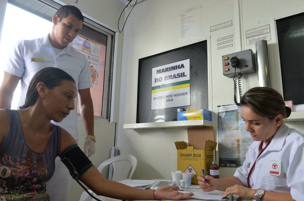 DefesaGovBr's tweet image. Em 2020, o #ProgramaCalhaNorte completa 35 anos atuando na vida dos brasileiros. Além de vigiar e proteger as fronteiras do nosso país, são realizados atendimentos médicos, pavimentação de ruas, construção de escolas e diversas outras ações que fazem a diferença para a sociedade.