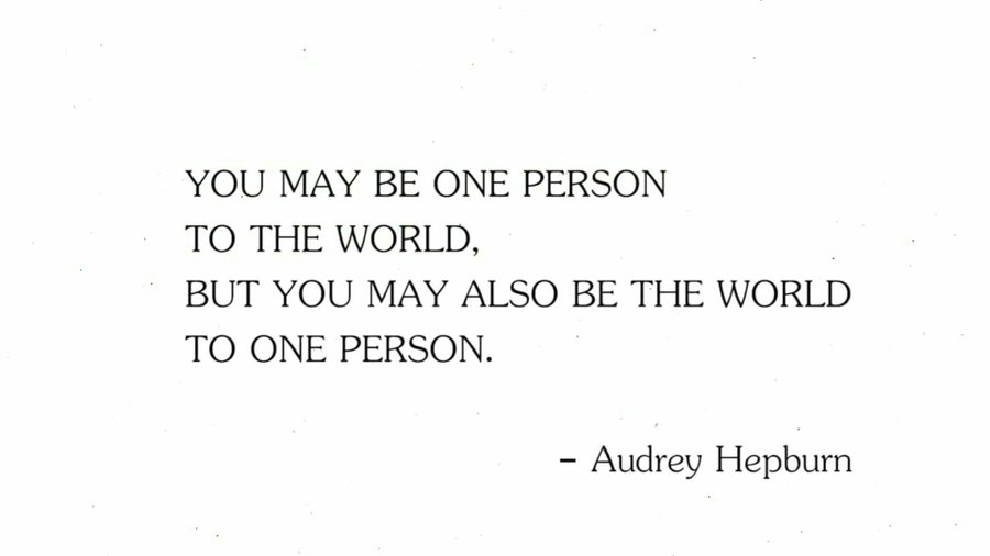ELFandBlue's tweet image. Puedes ser una persona para él mundo, pero también puedes ser él mundo para una persona.

-Audrey Hepburn