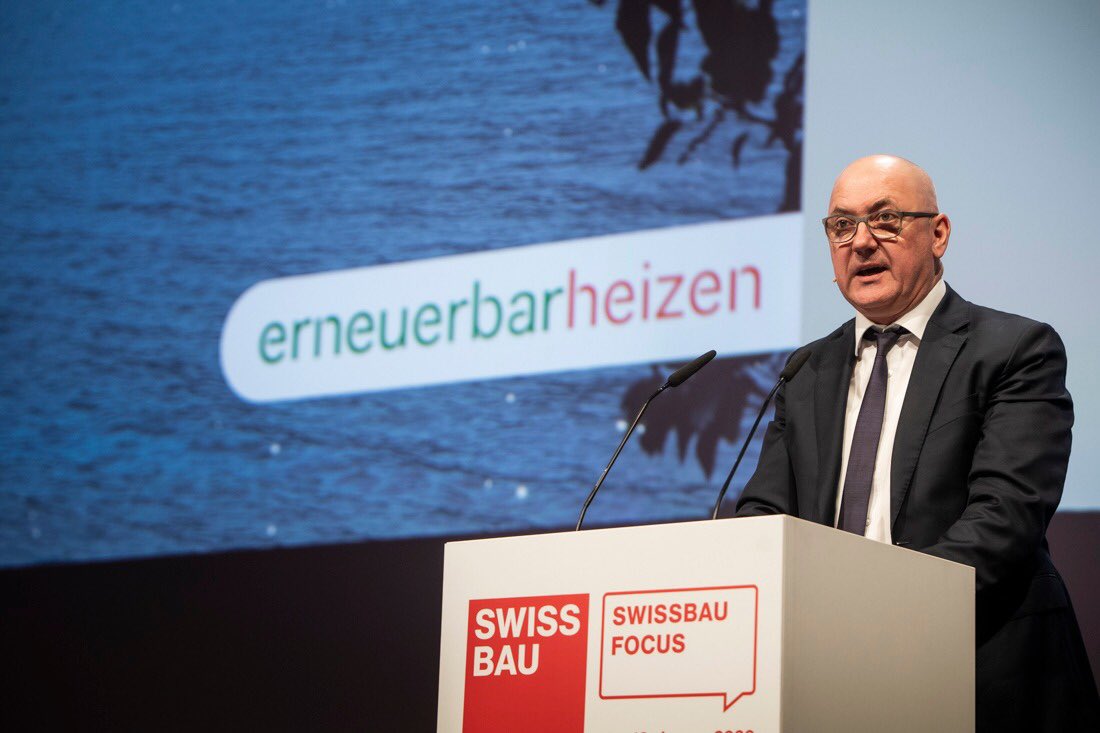 EnergieSchweiz's tweet photo. An der Swissbau Focus Night 2020 beschäftigen sich Expertinnen und Experten aus Wirtschaft und Politik mit der Frage: Wie schaffen wir den Umstieg auf erneuerbare Heizsysteme? #erneuerbarheizen https://t.co/J7uGbpAvXu