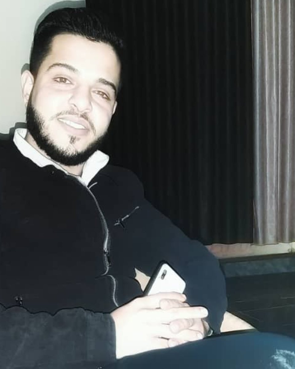 defallah_tarek's tweet photo. لي قلب امفارق محبوبه يكابر عالجرح اللي فيه
ماسك دمعاته بهذوبـه يحساب البعـد اينسيـه
ثاريت النسيان اكذوبـة ماغالي ينسى غاليـه💔
#Dobei🐼 
#برضو_عايشها_برفاهية✌❤ https://t.co/8rEo0Etb5l
