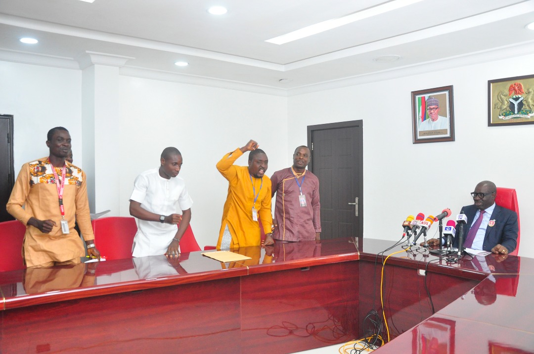 GovernorObaseki's tweet photo. 1.
During a courtesy visit by members of the association led by the chairman, Ernest Omozee, I assured members of the Interlocking Engineers Association, that interlocking block technology would be deployed in some road projects undertaken by #SEEFOR programme. https://t.co/DuAfvpkbH5