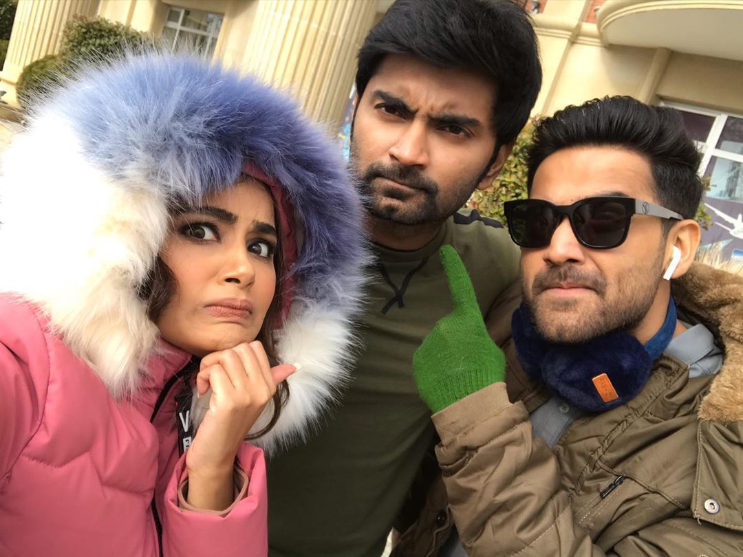 AnupamaTamilFC's tweet photo. Some crazy pic with crazy boys 😍🥰😍 to fullfill the craziness😜 of the crazy girl @anupamahere 😍😘 crazy day✌🤩✌
Lovely people's 😍in one frame🥰 @Atharvaamurali bro & @amitashpradhan bro
#instpost
#anupamaparameswaran #loveanupama #dreamgirl https://t.co/K9kFWqbslf