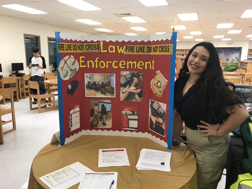 RoweCTE's tweet photo. Rowe CTE Recruitment Drive happening now in the library! MANY THANKS to our awesome students helping inform their peers about CTE courses! #CTE #CTEWorks @McAllenISDCTE @Rowe006 @McAllenISD https://t.co/chvVwFSTY8