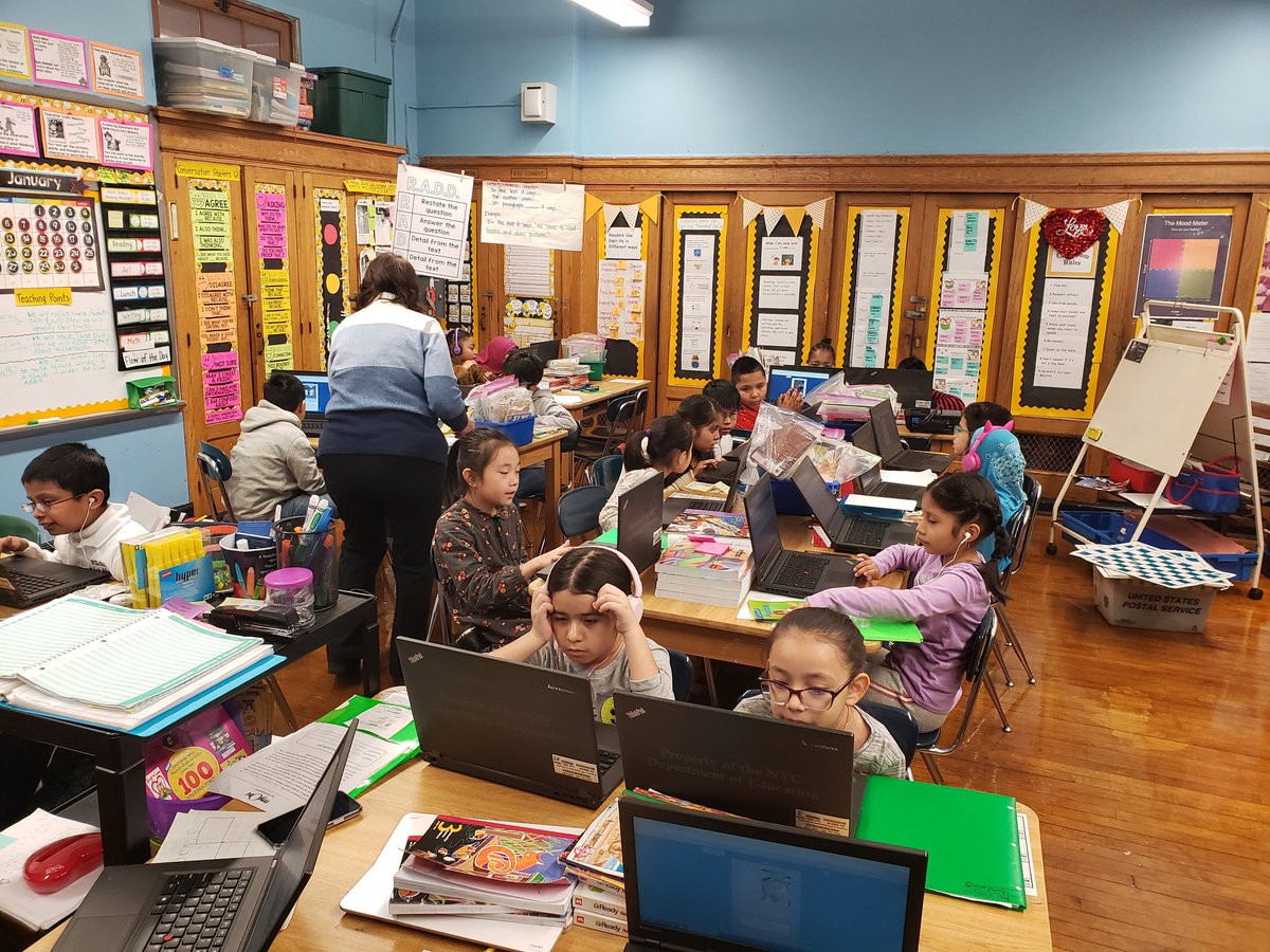 ps131K15's tweet photo. #ps131k15 Class 3-1 using reimaged laptops running Windows 10 to access our online school subscription of #RAZKIDS.
#Techaccessforall
#TechCoordinators
#NOCSupport
#DIITSupport 
@BklynNorthFSC https://t.co/XszFI294UE