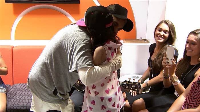 جاستن حقق اكثر من 300 أمنية معجب من جمعية خيرية Make A Wish لمساعدة الأطفال اصحاب الأمراض المستعصية....