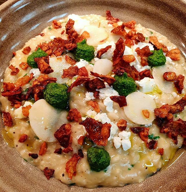 Jerusalem Artichoke risotto, goats cheese crumb, rocket pesto &amp; artichoke crisps 
#deaneanddecano #eatatdeanes #seasonal #belfastfood #lisburnroad #italianjob #tasteofulster #tastetheisland #bigflavour #specialsboard ift.tt/2FW1iHW